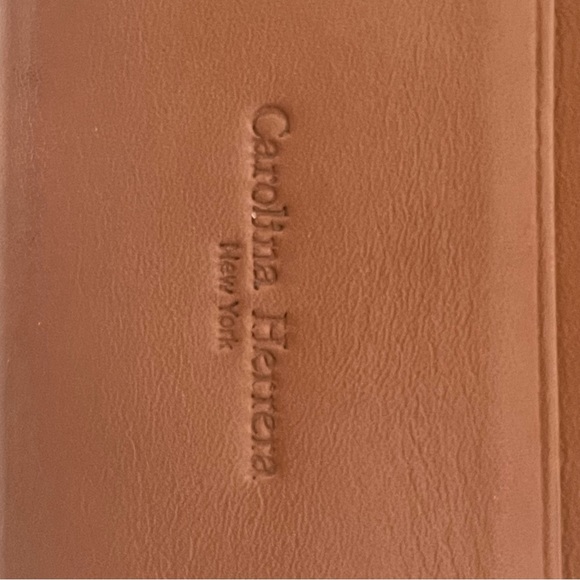 Vintage Carolina Herrera Made in Italy wallet in rich supple leather - Picture 5 of 9